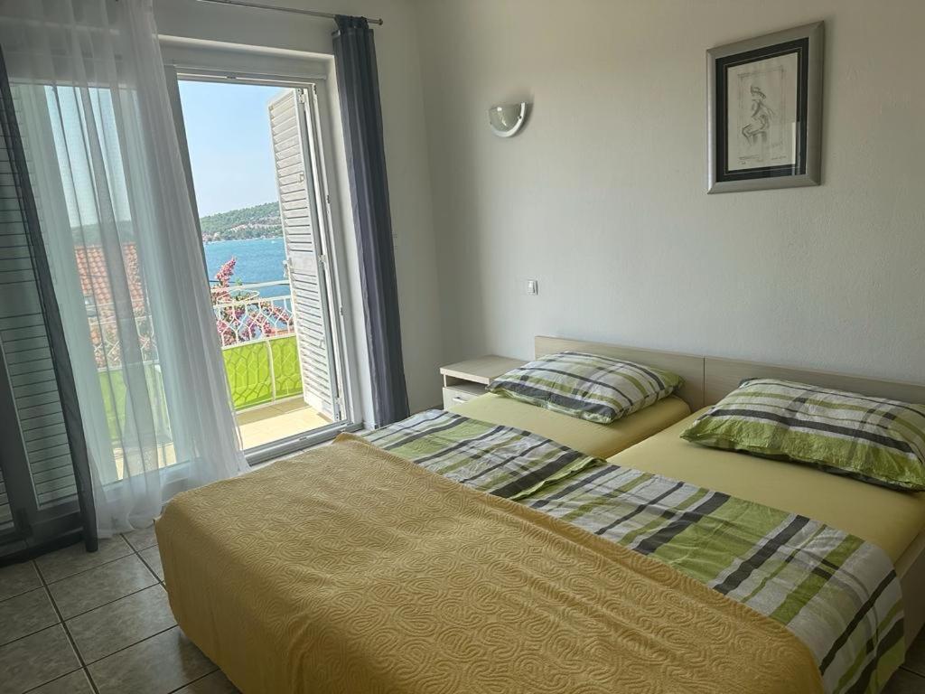Marina Apartmani Tisno Murter Bagian luar foto