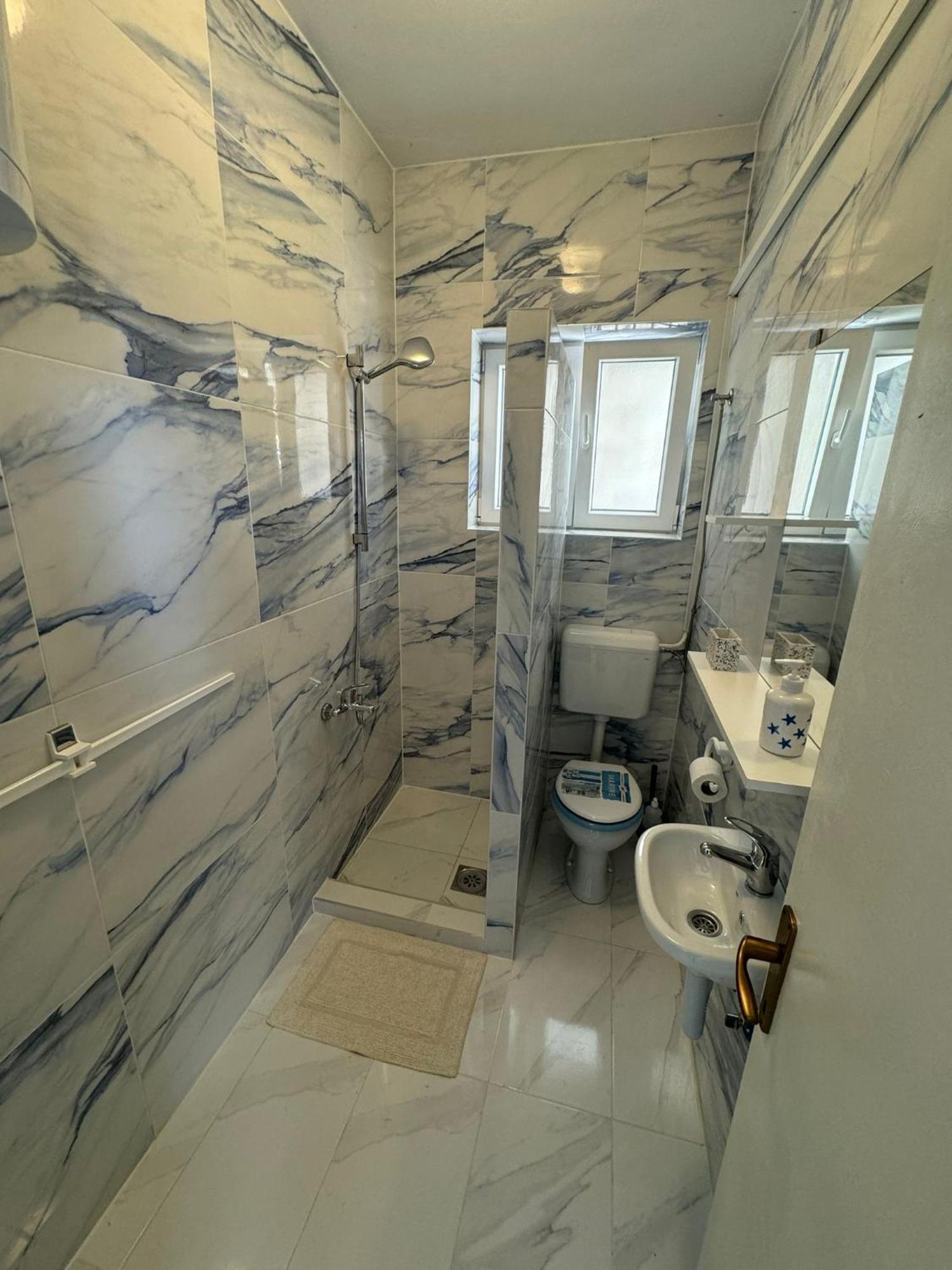 Marina Apartmani Tisno Murter Bagian luar foto