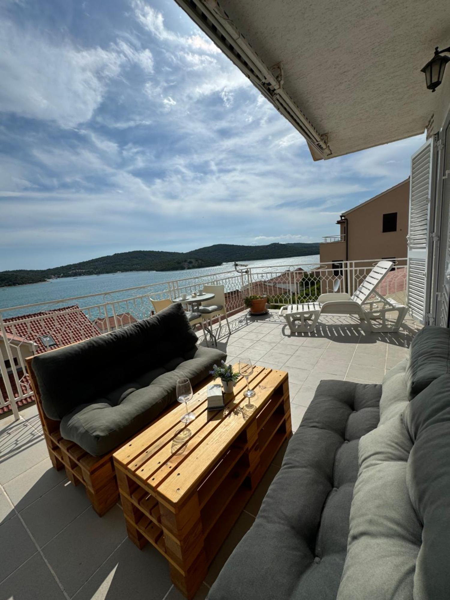 Marina Apartmani Tisno Murter Bagian luar foto