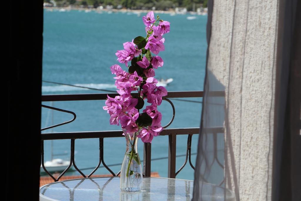 Marina Apartmani Tisno Murter Bagian luar foto